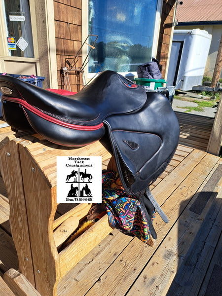 18" Stubben Phantom Jumping Saddle