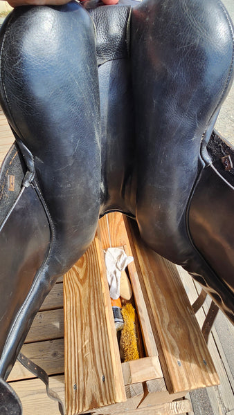 18" Lovatt & Ricketts Berkeley Dressage Saddle