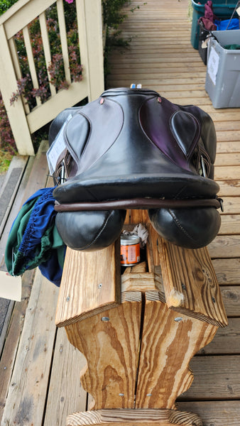 18" Courbette Vision Extra Jumping Saddle