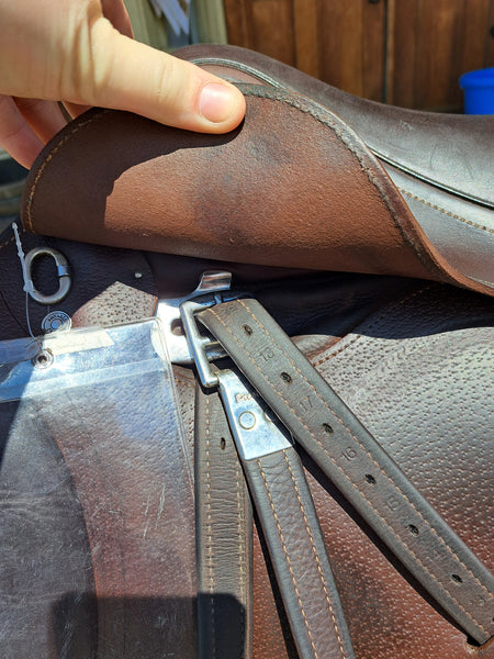 18" Antares Signature Close Contact Jumping Saddle
