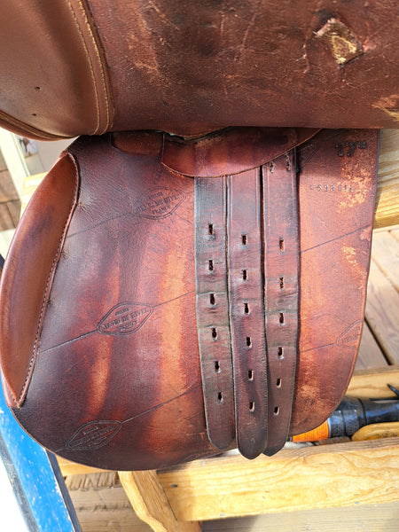 17" HDR Close Contact Jump Saddle
