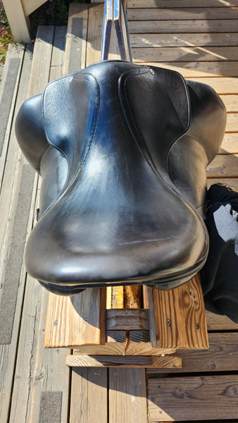 17.5" L'Apogee 2DL Dressage Saddle