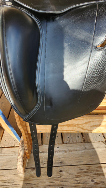 18" Equipe Emporio Monoflap Dressage Saddle