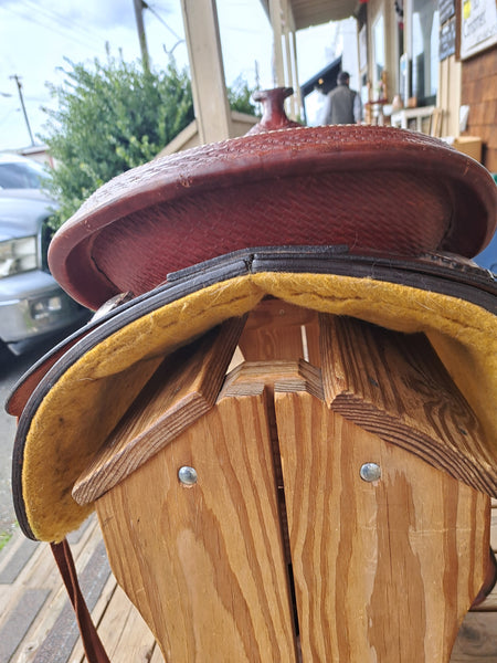 16" Crates Reiner Saddle