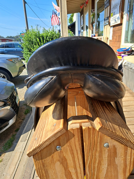 17" Karl Niedersuss Sattlemeister Dressage Saddle