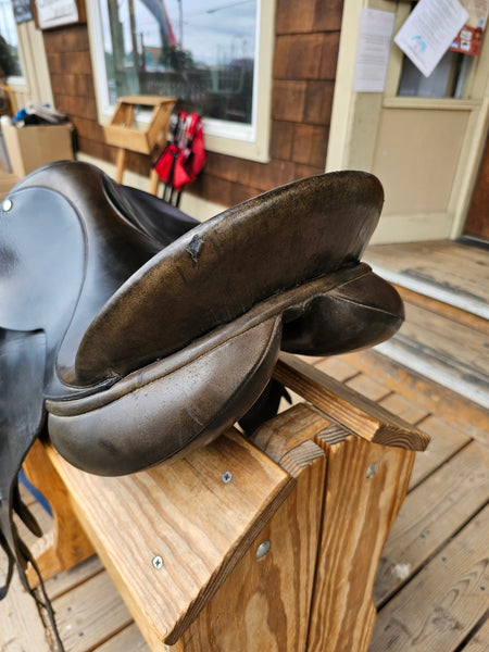 18" County Competitor Dressage Saddle