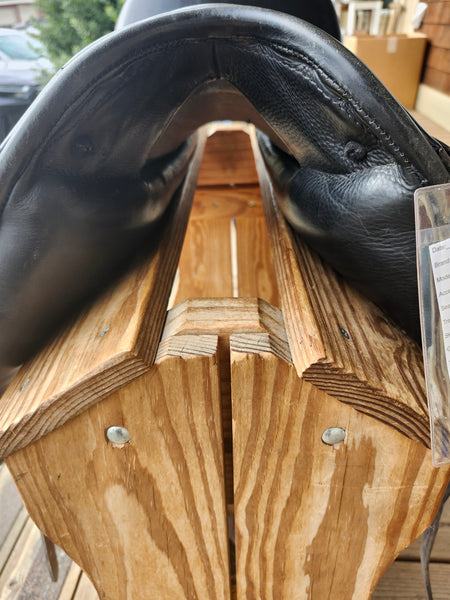 17.5" Fryso Legacy Dressage Saddle