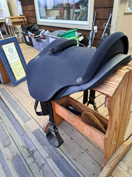 Mustang western soft ride treeless saddle