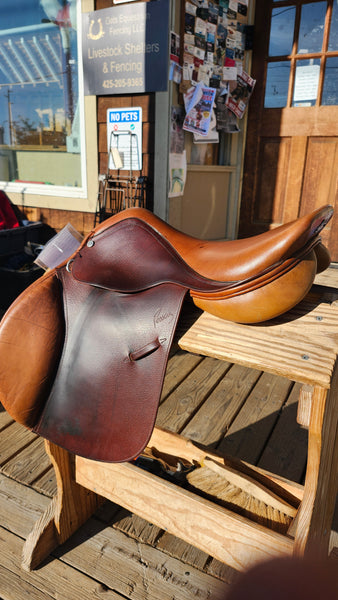 16.5" Pessoa Art Jumping Saddle