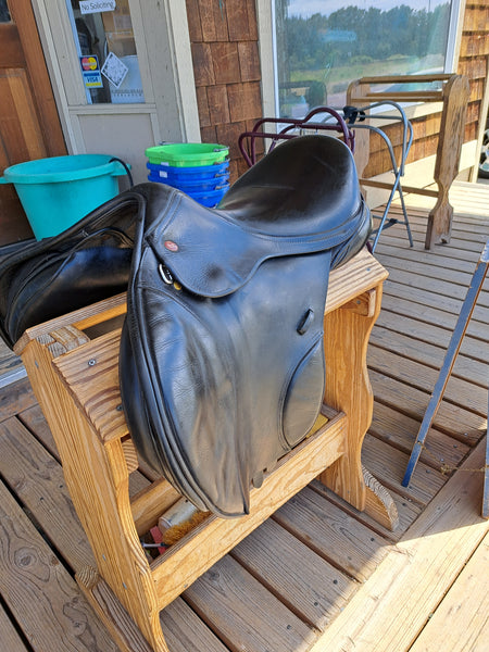 17.5" Kent & Masters MJJ S-Series Jumping Saddle