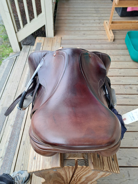 17" Prestige Versailles Jumping Saddle