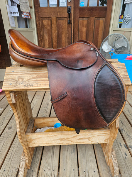 16.5" County Pro-fit Close Contact Jump Saddle