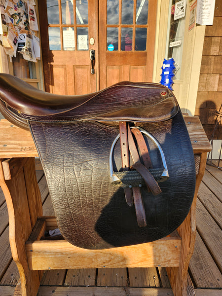 20" Lovatt & Ricketts Cutback Saddle