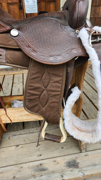 16" Synthetic Barrel Saddle