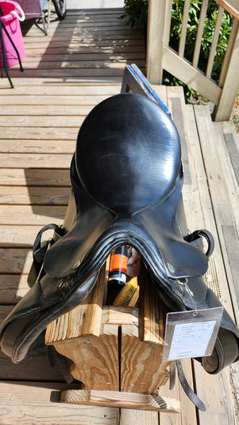 17.5" Sommer Novelle Dressage Saddle