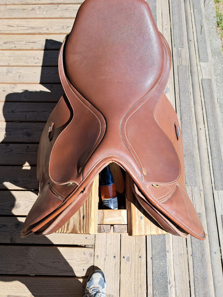 ON TRIAL 17" Wintec Close Contact English Saddle