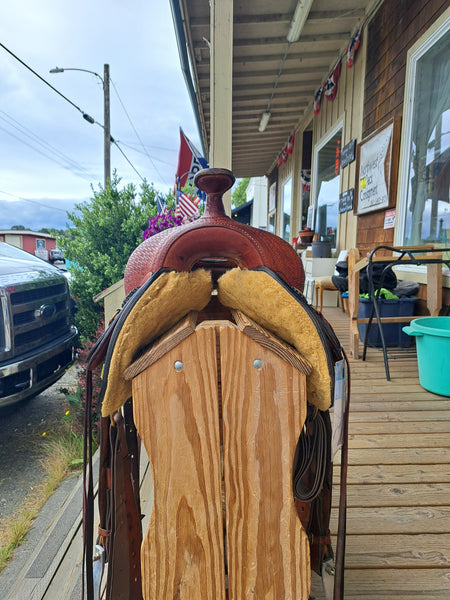 15" Crates Round Skirt Trail Saddle