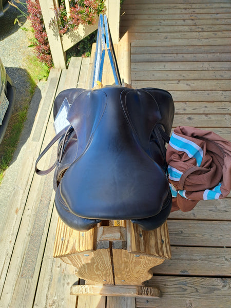 17" Voltaire Palm Beach Jump Saddle
