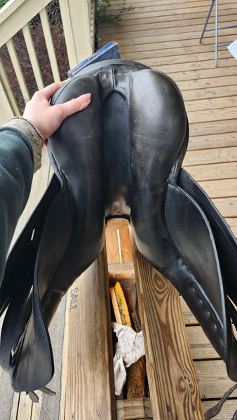 17" Karl Niedersuss Symphonie Dressage Saddle