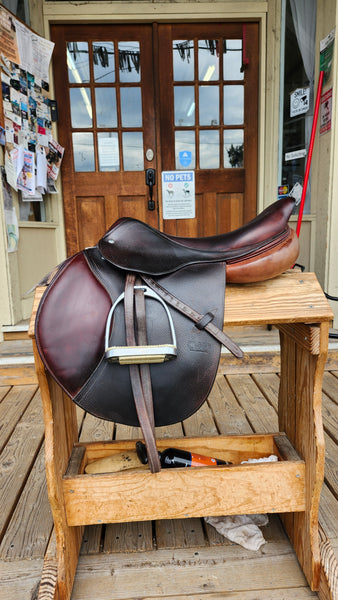17.5" CWD SE02 Jumping Saddle
