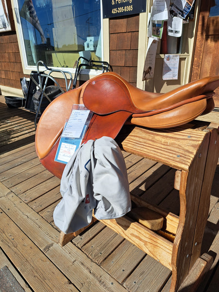 17.5" Courbette Arosa Close Contact Saddle