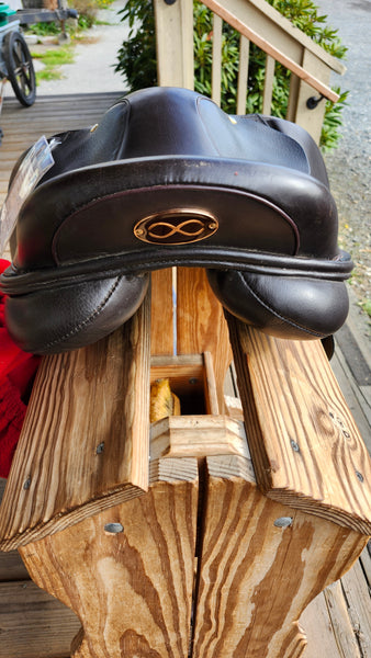 15.5" Connect By Frnak Baines Jump Saddle