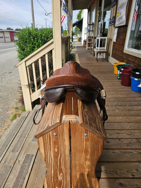 17" Courbette Futura XL All Purpose Saddle