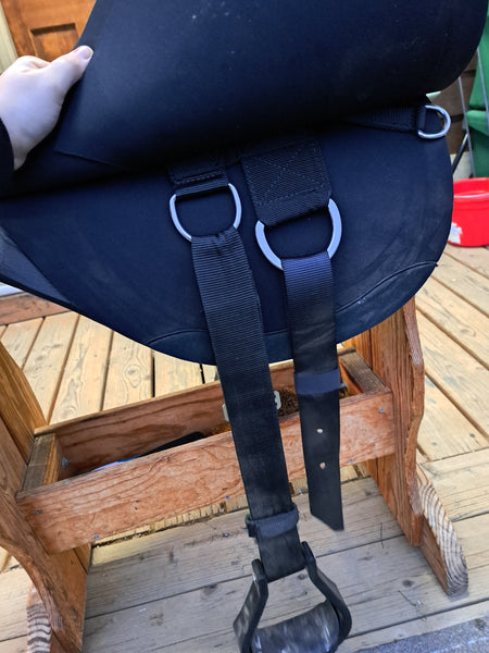 Mustang western soft ride treeless saddle