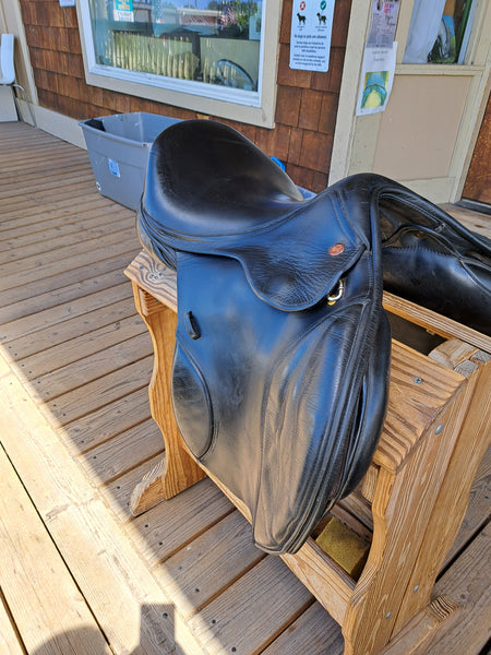 17.5" Kent & Masters MJJ S-Series Jumping Saddle