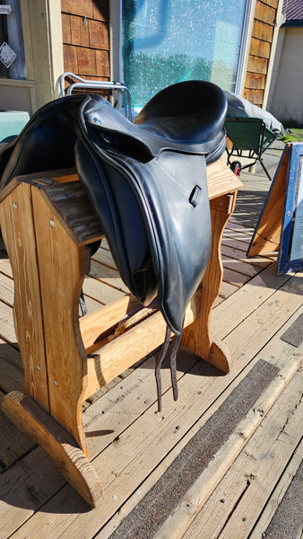 17.5" Hastilow & Sons Supreme Dressage Saddle