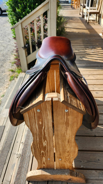 15" Beval Close Contact Jump Saddle
