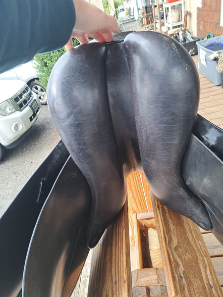 16.5" True Brit Dressage Saddle