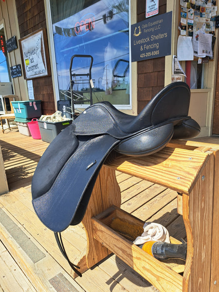 17" Wintec 500 Dressage Saddle