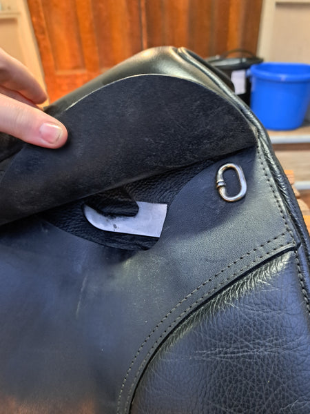 17.5" Kent and Master Original Dressage saddle