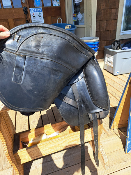 17.5" Schleese Wave Dressage Saddle