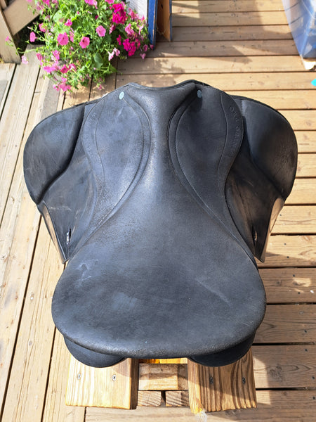 17" Wintec Pro Dressage Saddle