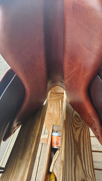 16.5" L. Bierry Jumping Saddle