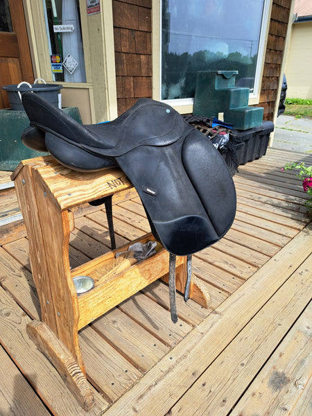 17" Wintec Pro Dressage Saddle