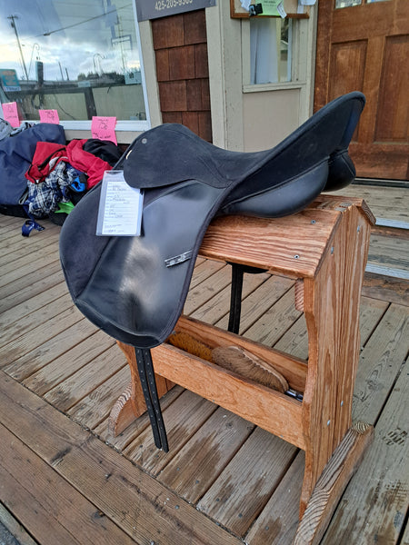 17.5" Wintec All Purpose Saddle