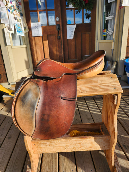 16.5" Crosby The Hampton Classic Close Contact English Saddle