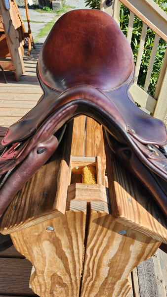 17.5" M. Toulouse senise Close Contact Jump Saddle