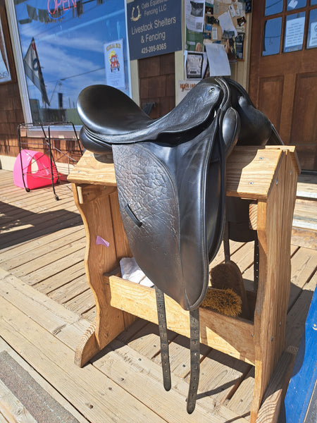 18" County Saddlery Connection Dressage Saddle