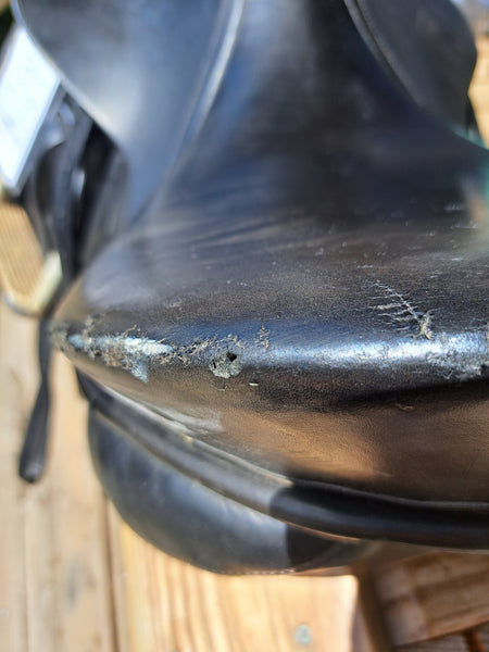17.5" HDR Dressage Saddle
