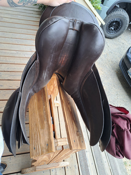 16.5" County Competitor Dressage Saddle