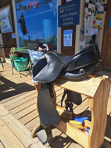 Ghost Quilty Treeless Saddle