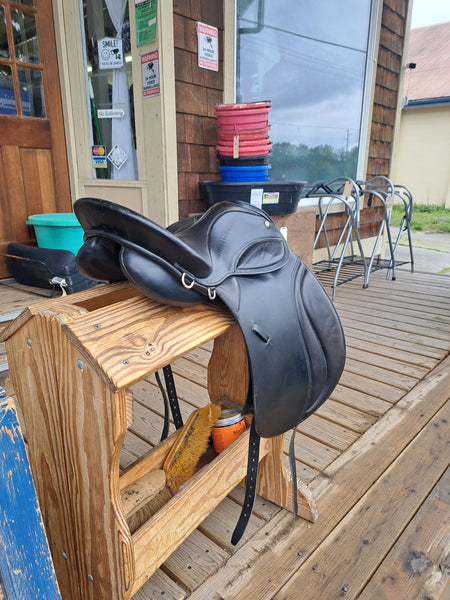 17" Courbette Aristokrat Dressage Saddle