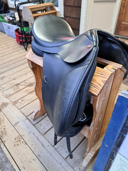 17.5 Kent and Masters Original Dressage saddle