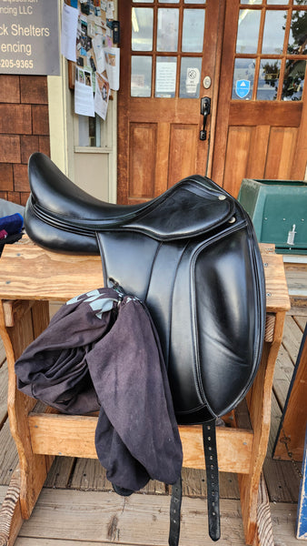 17" Amerigo Vega Dressage Saddle