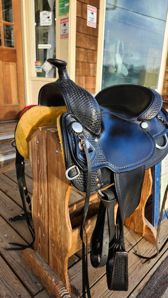15" Classic Crates Round Skirt Trail Saddle
