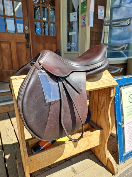 18" Antares Signature Close Contact Jumping Saddle